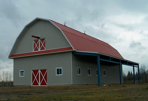 ferme agricole construite avec une structure d'acier 